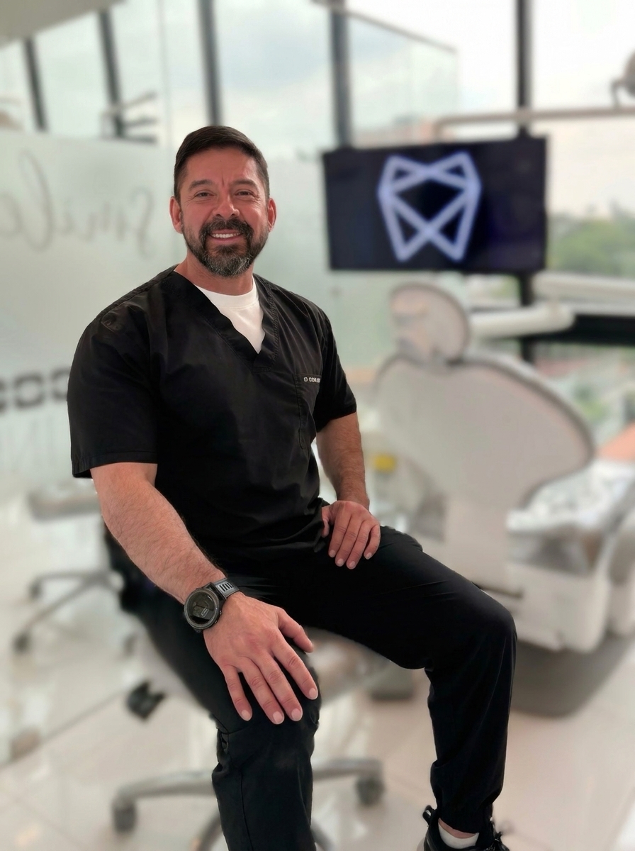 Dr. César Mencos
